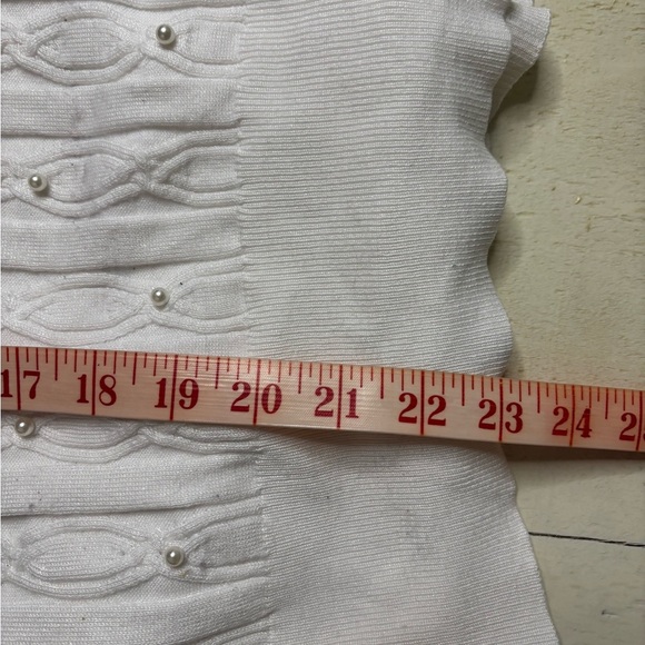 Cable & Gauge White Cable Knit Sweater Pearl Embellishment Size Medium - Picture 5 of 7
